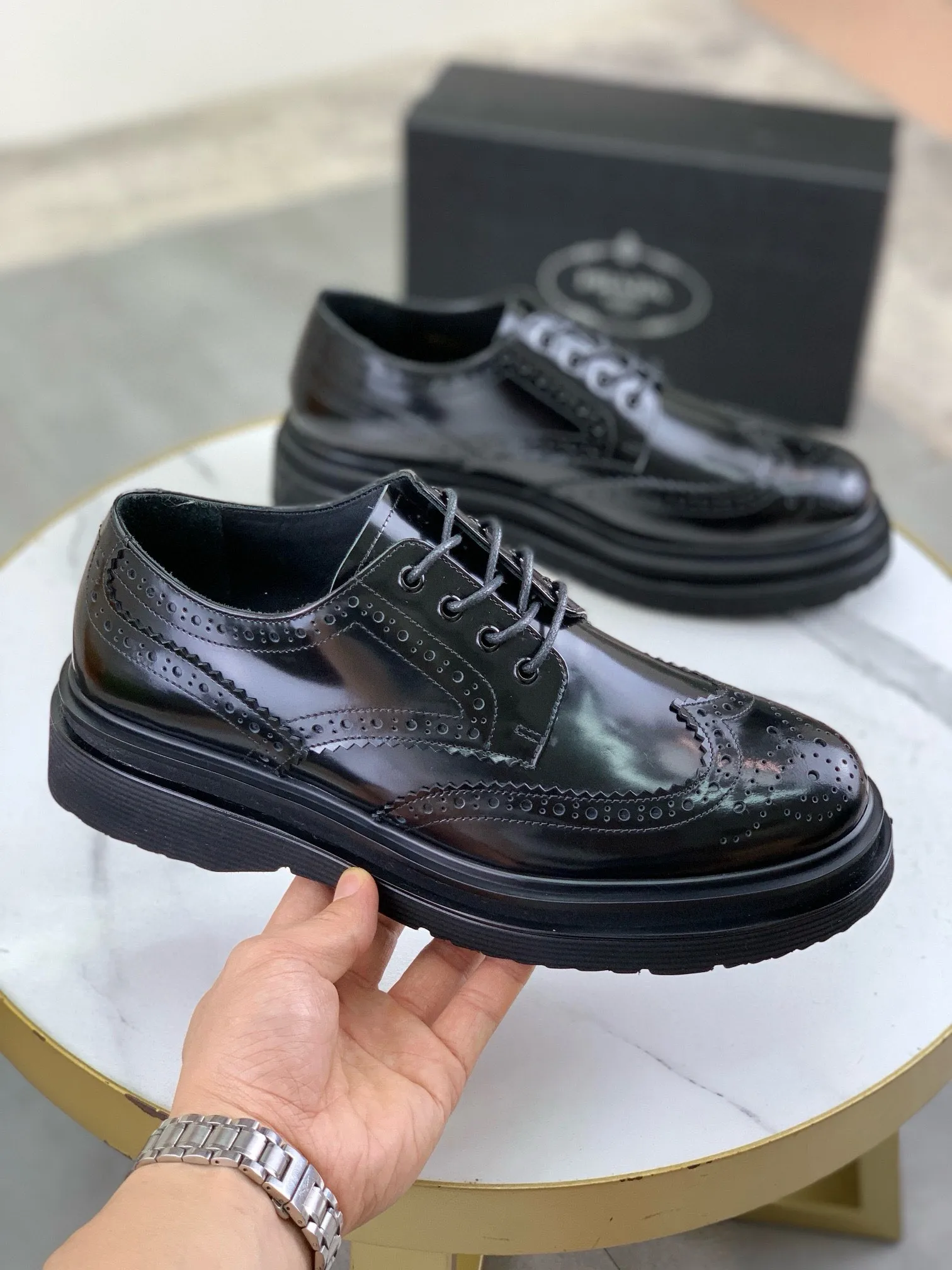 Factory price P880 💰Original quality, top version🔱 ＰＲＡＤＡPrada. Men's business casual leather shoes, top quality products. 1:1 shipment⬆️Luxurious and noble👞All imported original brand fabrics, just to create a more comfortable wearing experience. Upper: Original comfortable open edge bead-rubbed calf leather➕Top imported water-dyed full cow lining, original lightweight and comfortable TPU foam combination bottom✔️Code number: 39-44 (38.45 can be customized)